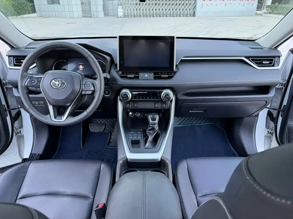 Toyota RAV4 — миниатюра 12