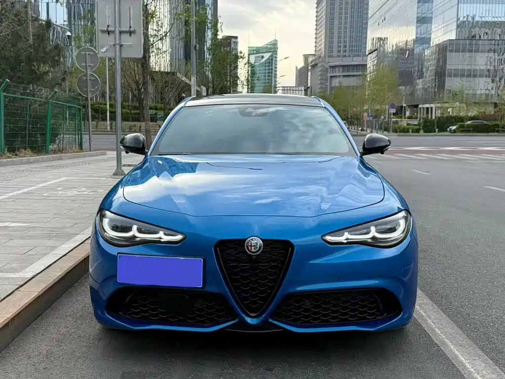 Alfa Romeo Giulia 2023 2.0T 280HP