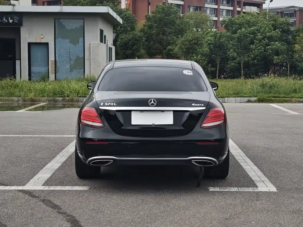 Mercedes-Benz E-Class — миниатюра 6