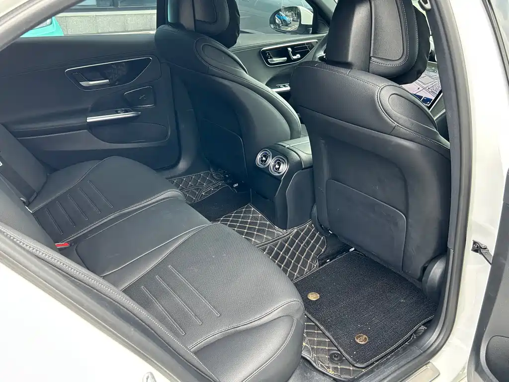 Mercedes-Benz C-Class — миниатюра 15