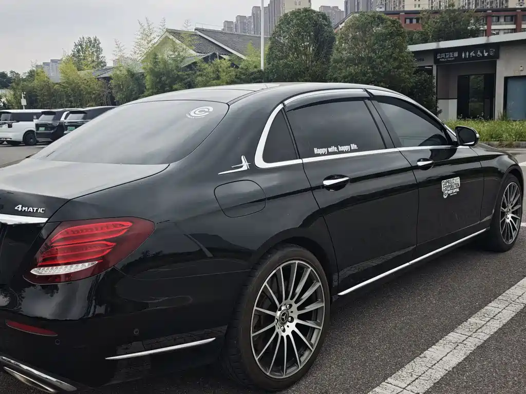 Mercedes-Benz E-Class — миниатюра 11
