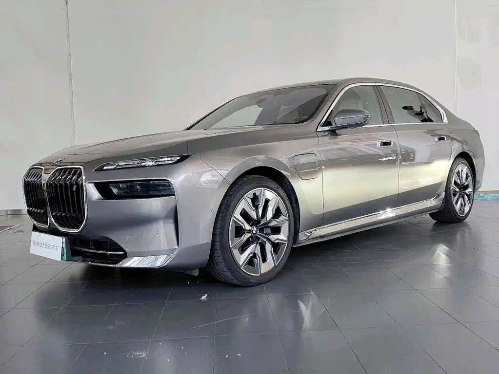 BMW i7