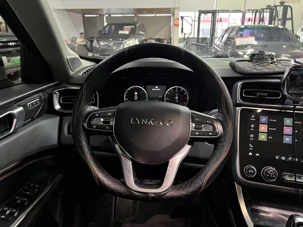Lynk & Co 01 — миниатюра 7