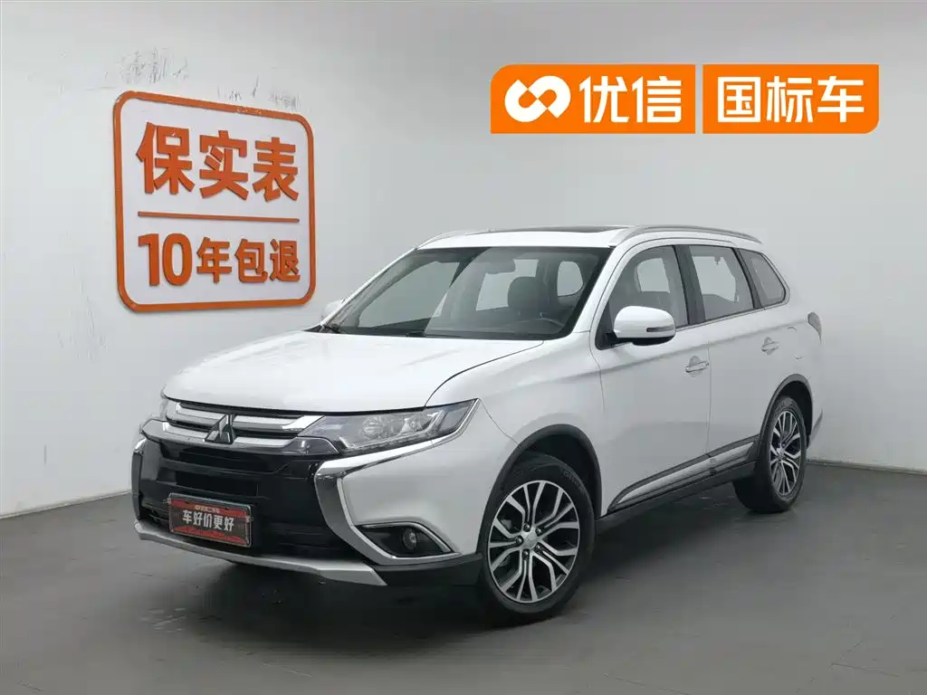 Mitsubishi Outlander 2018 2.4L Luxury 7 мест