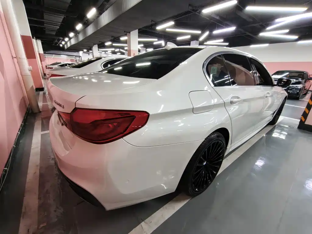 BMW 5 Series — миниатюра 9