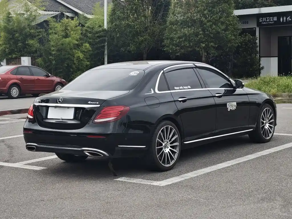 Mercedes-Benz E-Class — миниатюра 3