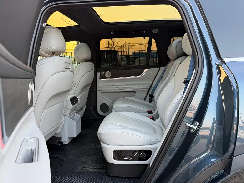 AITO ASK THE WORLD M9