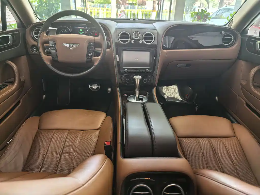 Bentley Flying Spur 2010 6.0T мест