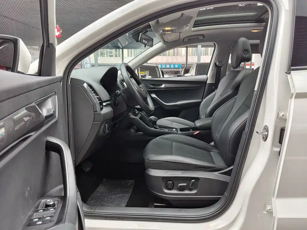 Skoda Karoq TSI280 Premium Edition, фото 9