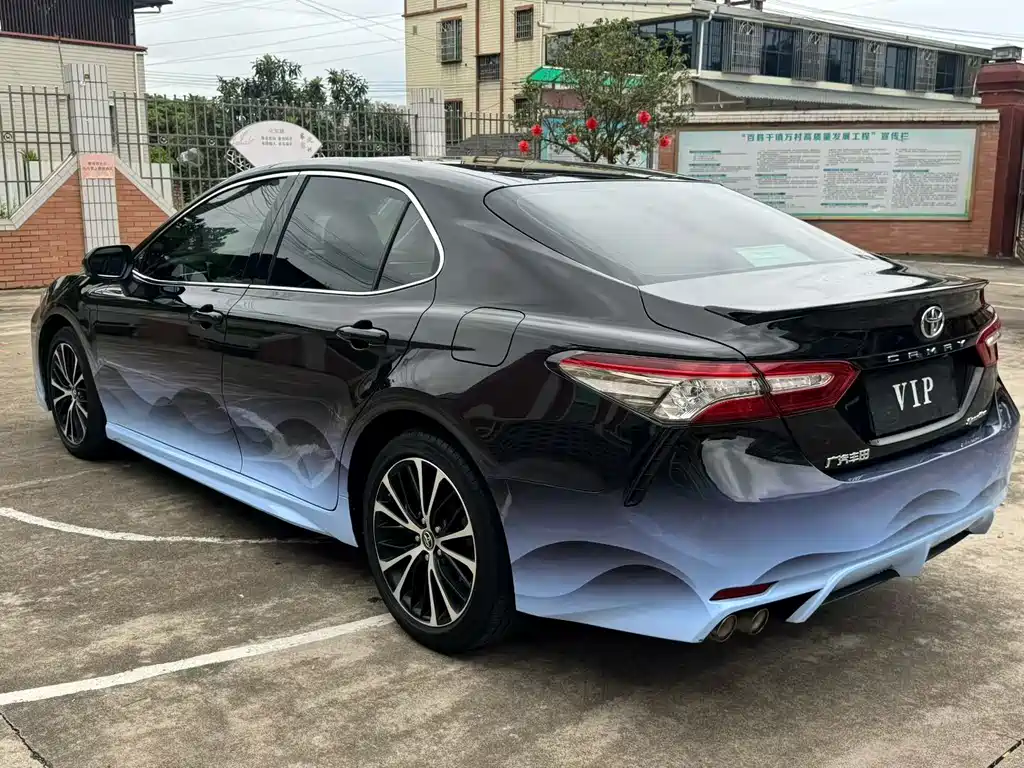 TOYOTA CAMRY