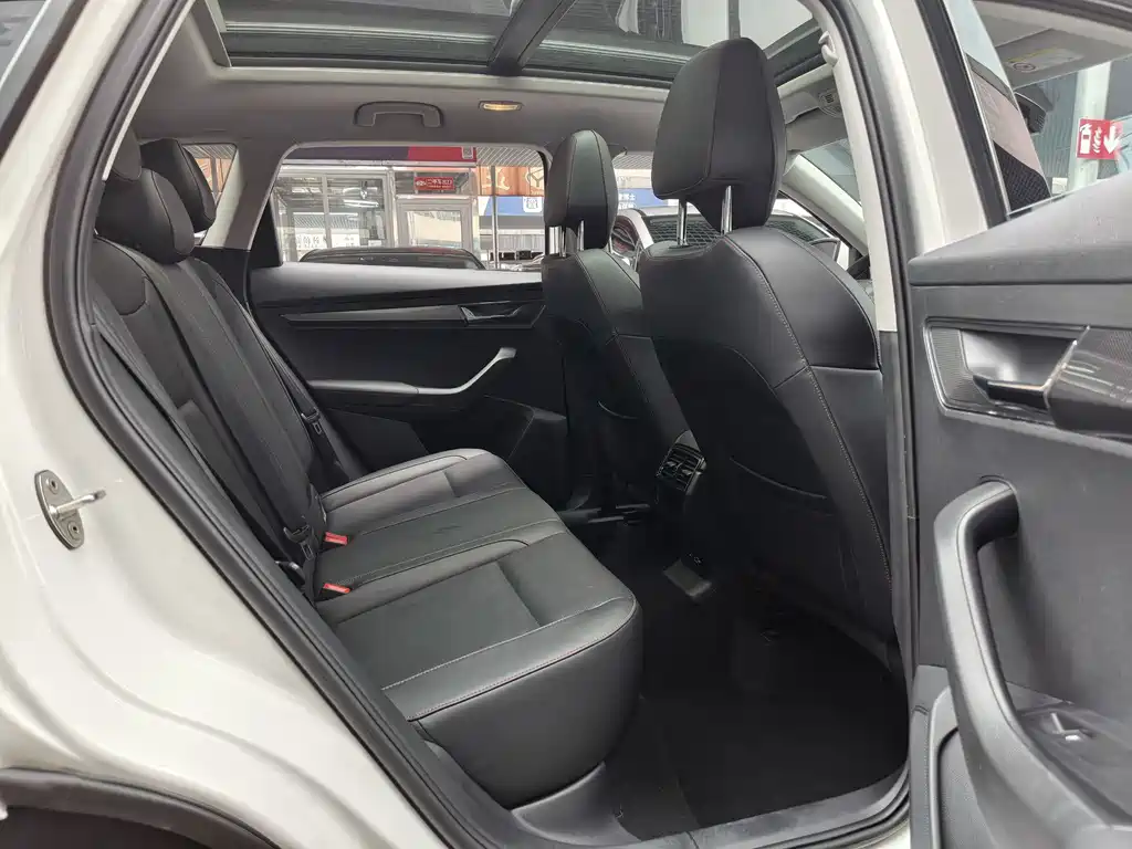 Skoda Karoq TSI280 Premium Edition, фото 17