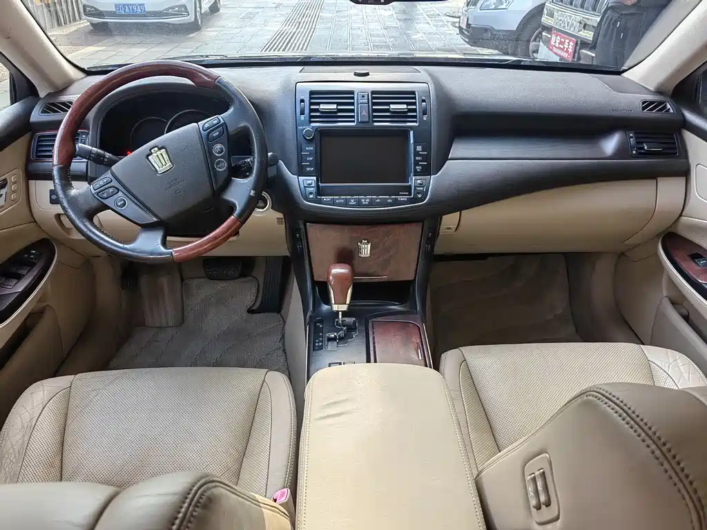 Toyota Crown 2010 3.0L Royal Saloon VIP