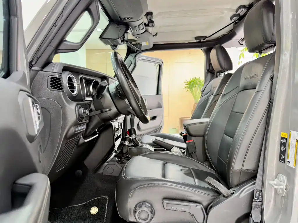 Jeep Wrangler PHEV — миниатюра 10