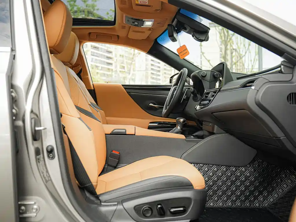 Lexus ES — миниатюра 9