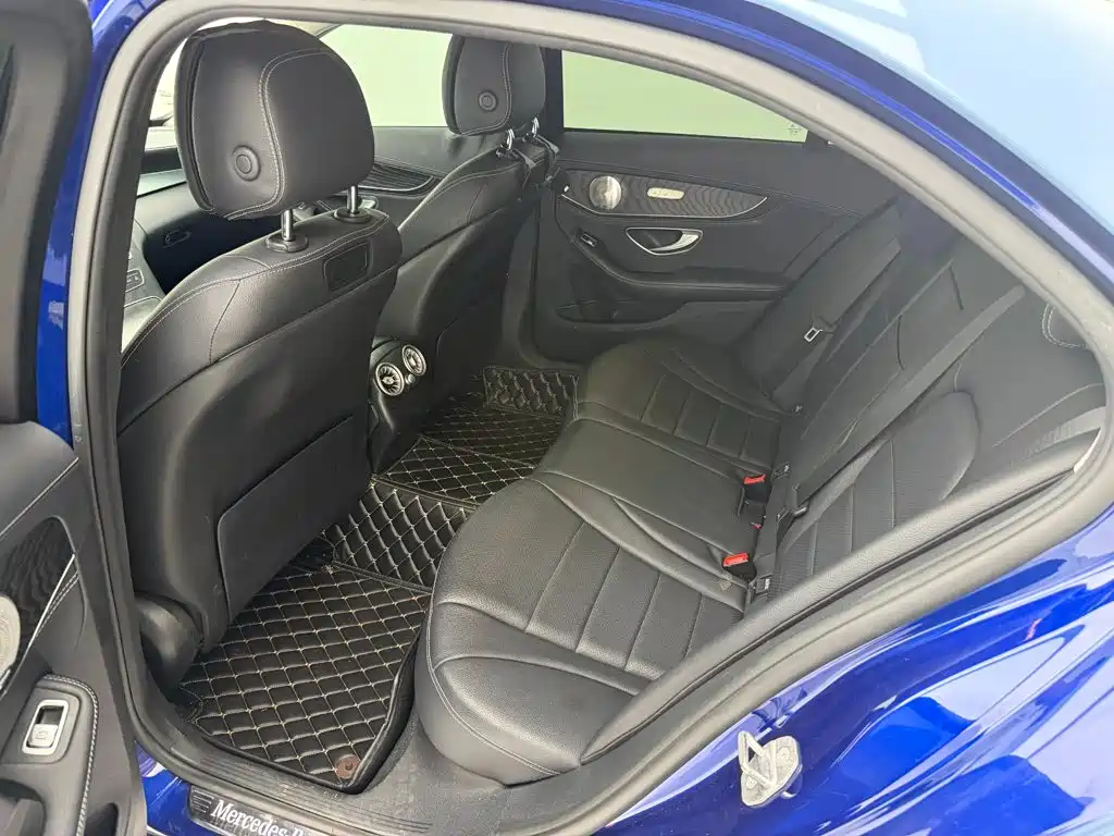Mercedes-Benz C-Class — миниатюра 6