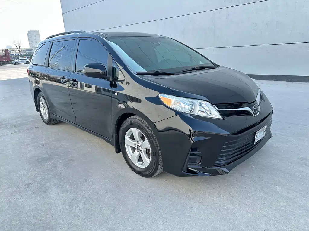TOYOTA SIENNA