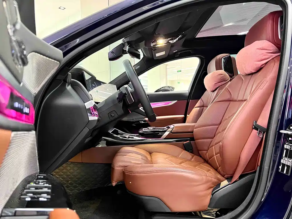 BMW 7 Series — миниатюра 7