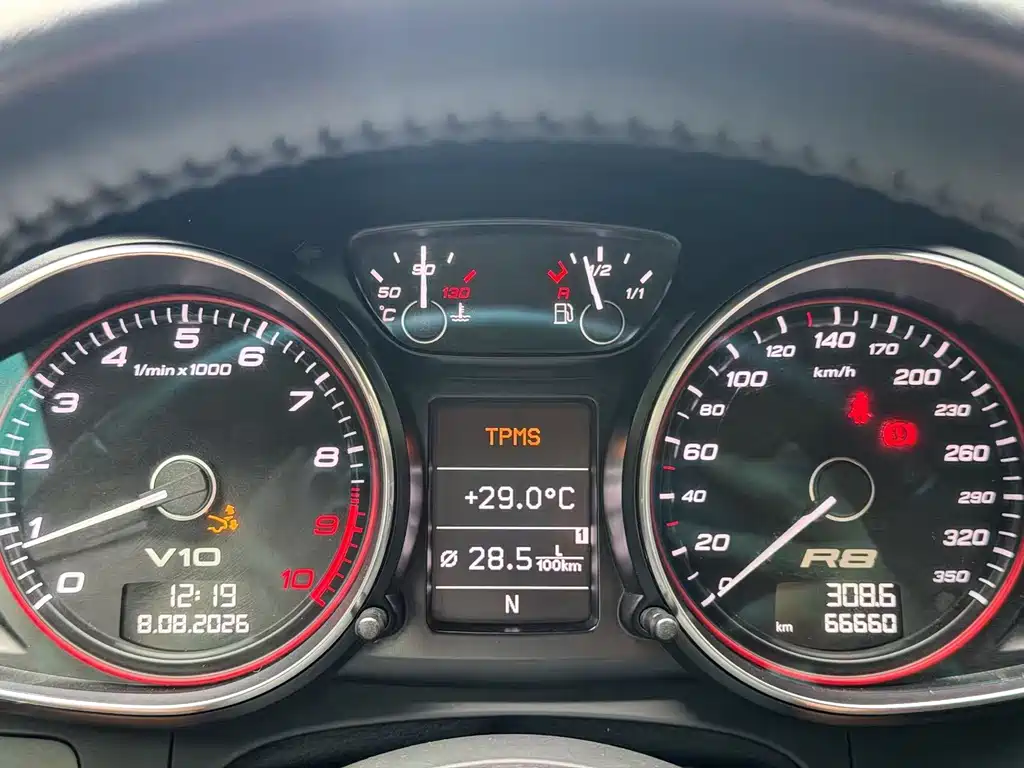 Audi R8 — миниатюра 8