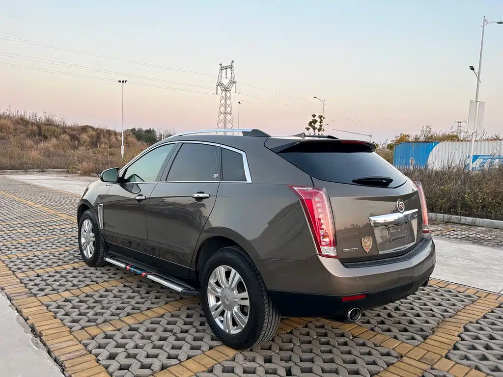 CADILLAC SRX