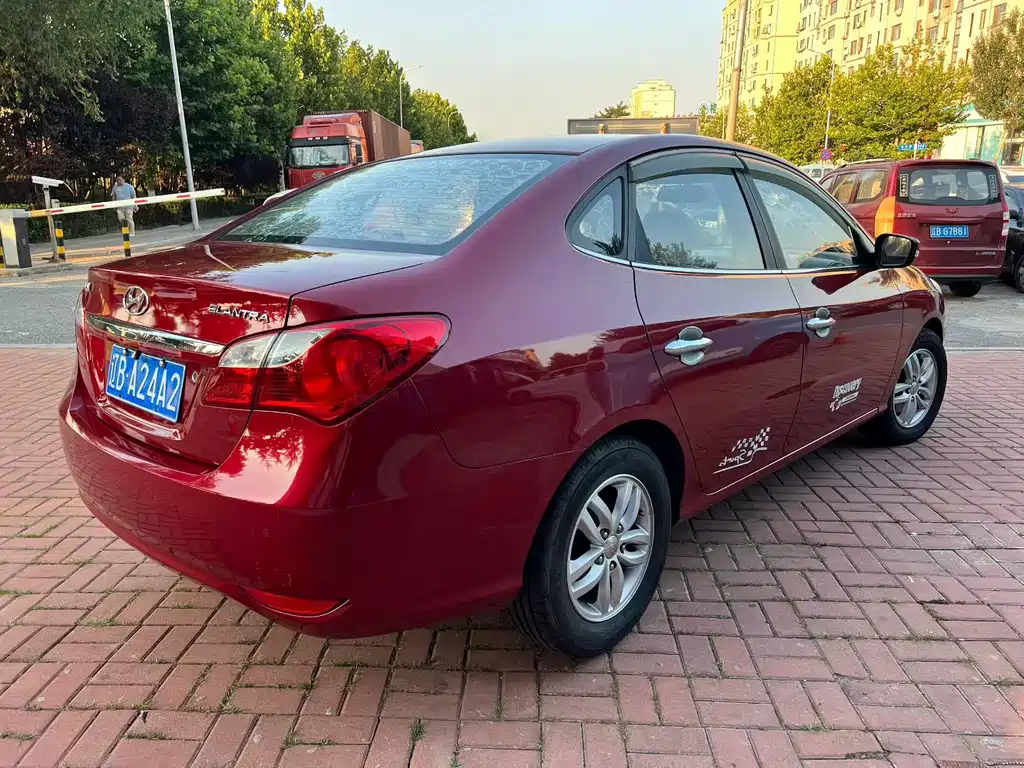 Hyundai Elantra — миниатюра 3