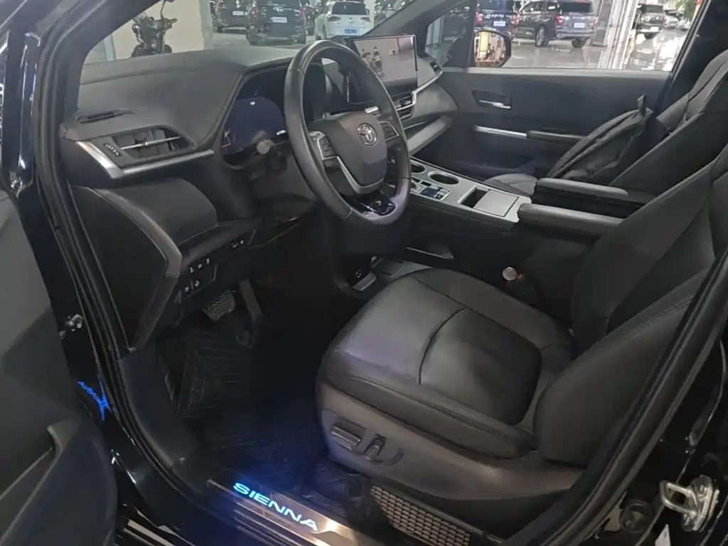 Toyota Sienna — миниатюра 15