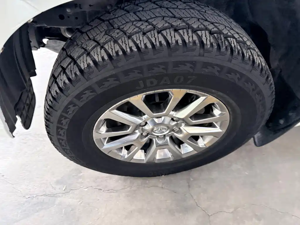 Toyota Prado — миниатюра 5