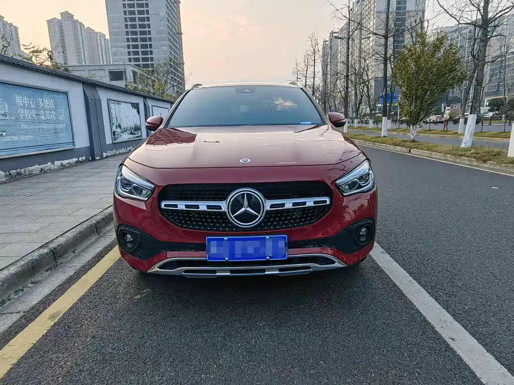 MERCEDES-BENZ GLA