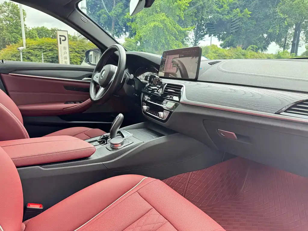 BMW 5 Series — миниатюра 8