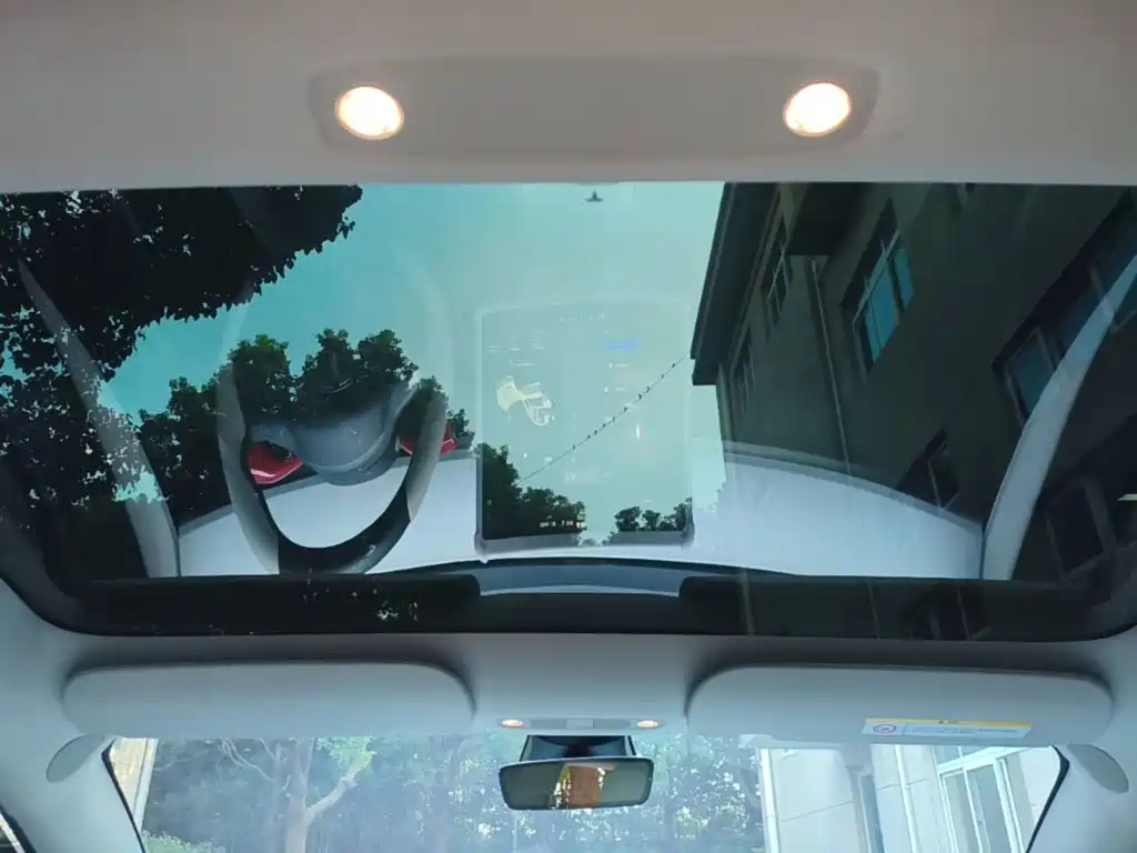Tesla Model 3 — миниатюра 18
