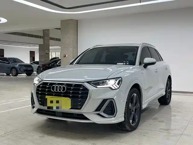 AUDI Q3 2024