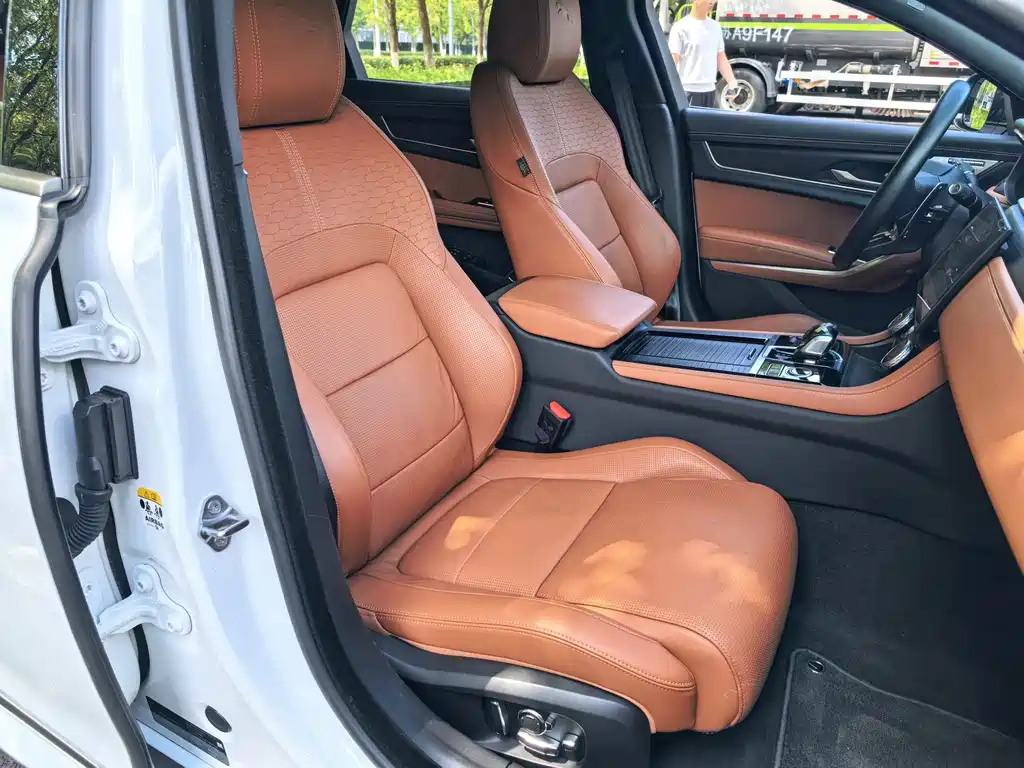 Jaguar XFL — миниатюра 13