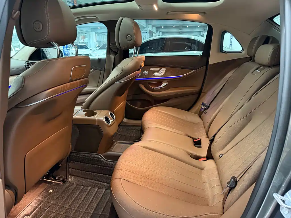 Mercedes-Benz E-Class — миниатюра 5