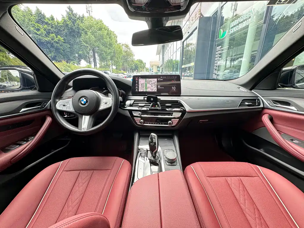 BMW 5 Series — миниатюра 12