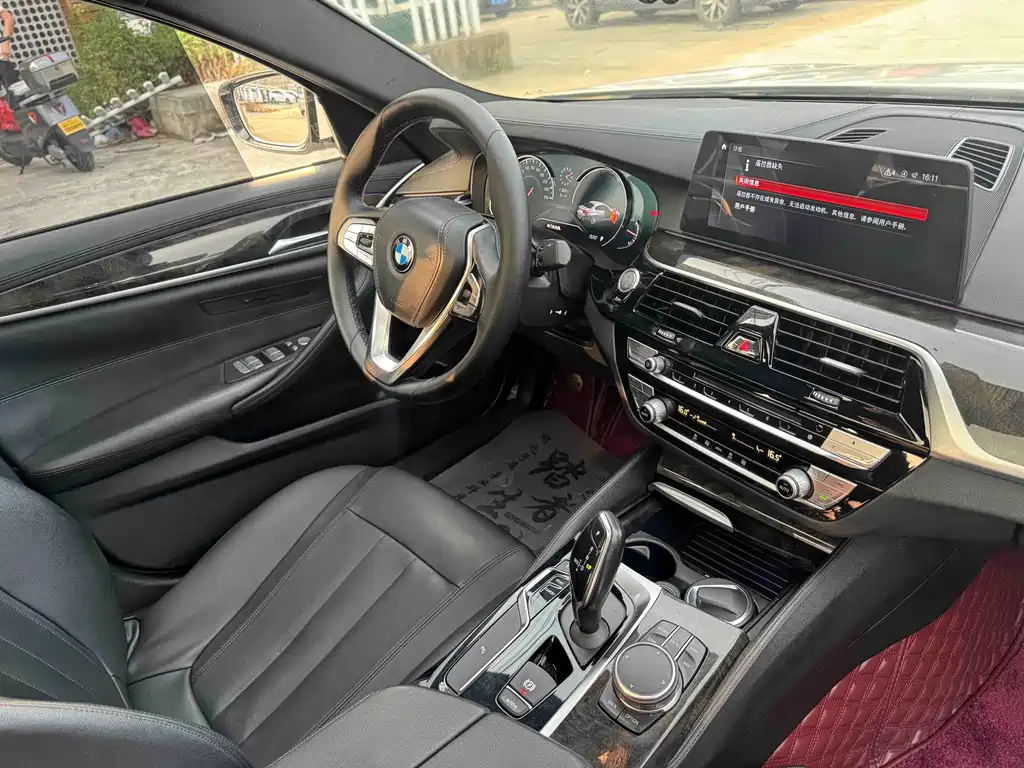 BMW 5 Series — миниатюра 18