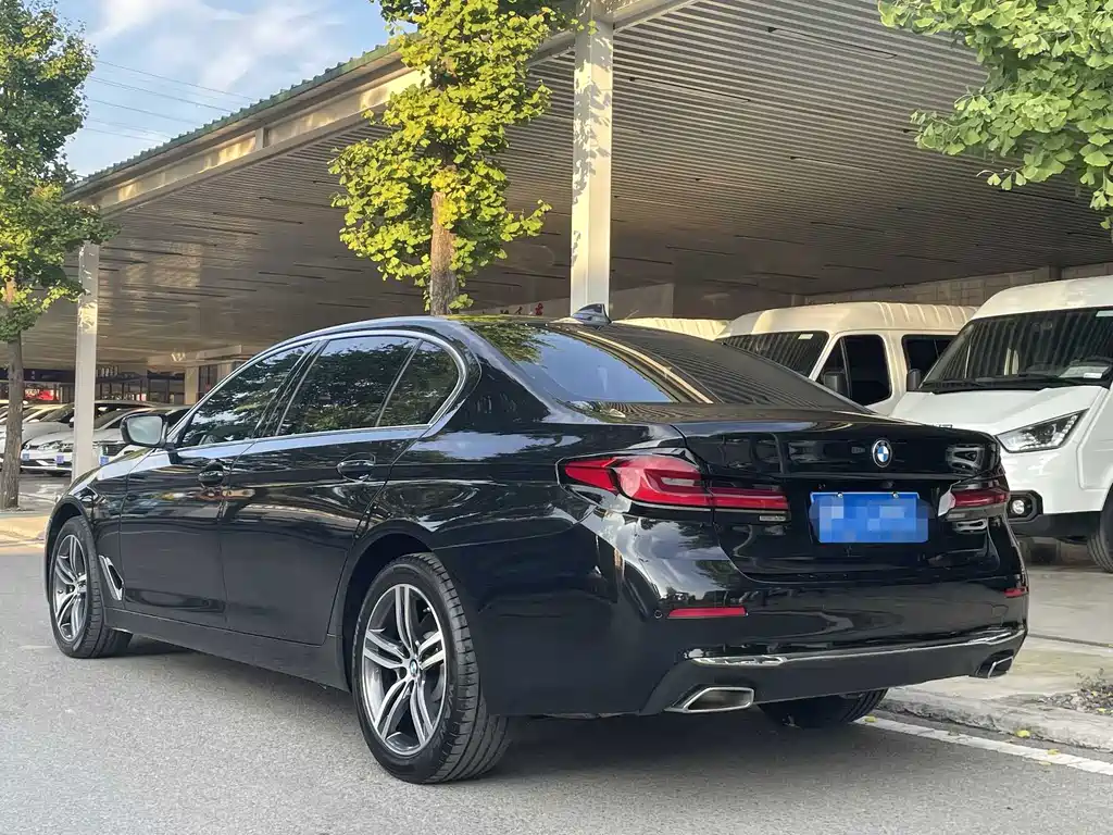 BMW 5 Series — миниатюра 15