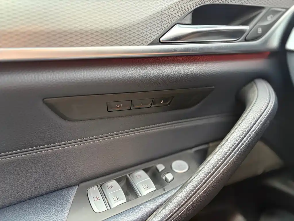 BMW 5 Series (Import) — миниатюра 11