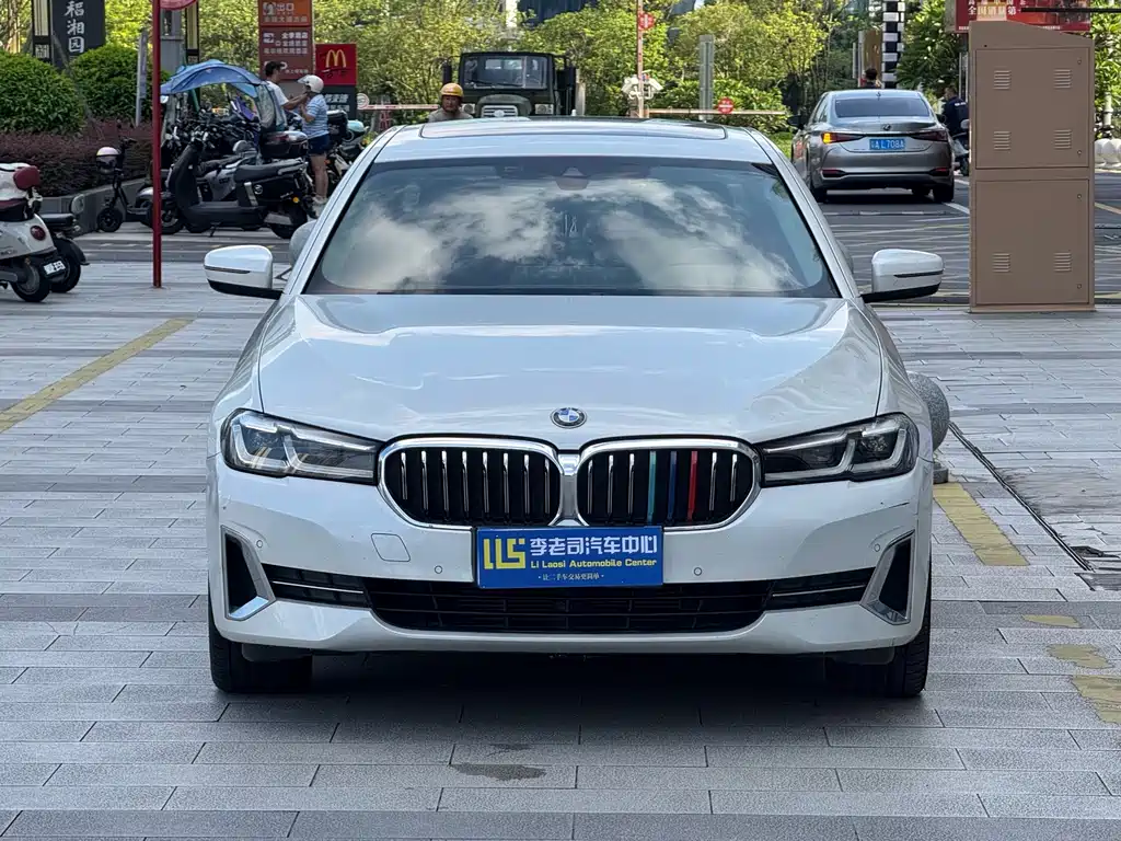 BMW 5 Series — миниатюра 2