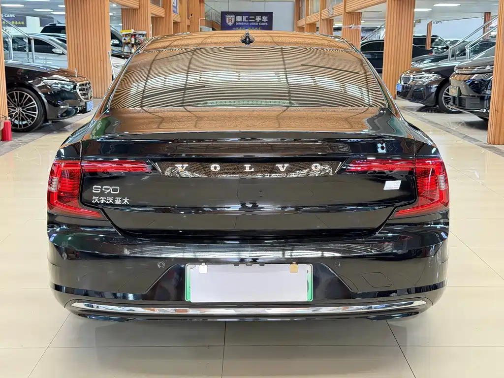 Volvo S90 PHEV — миниатюра 23