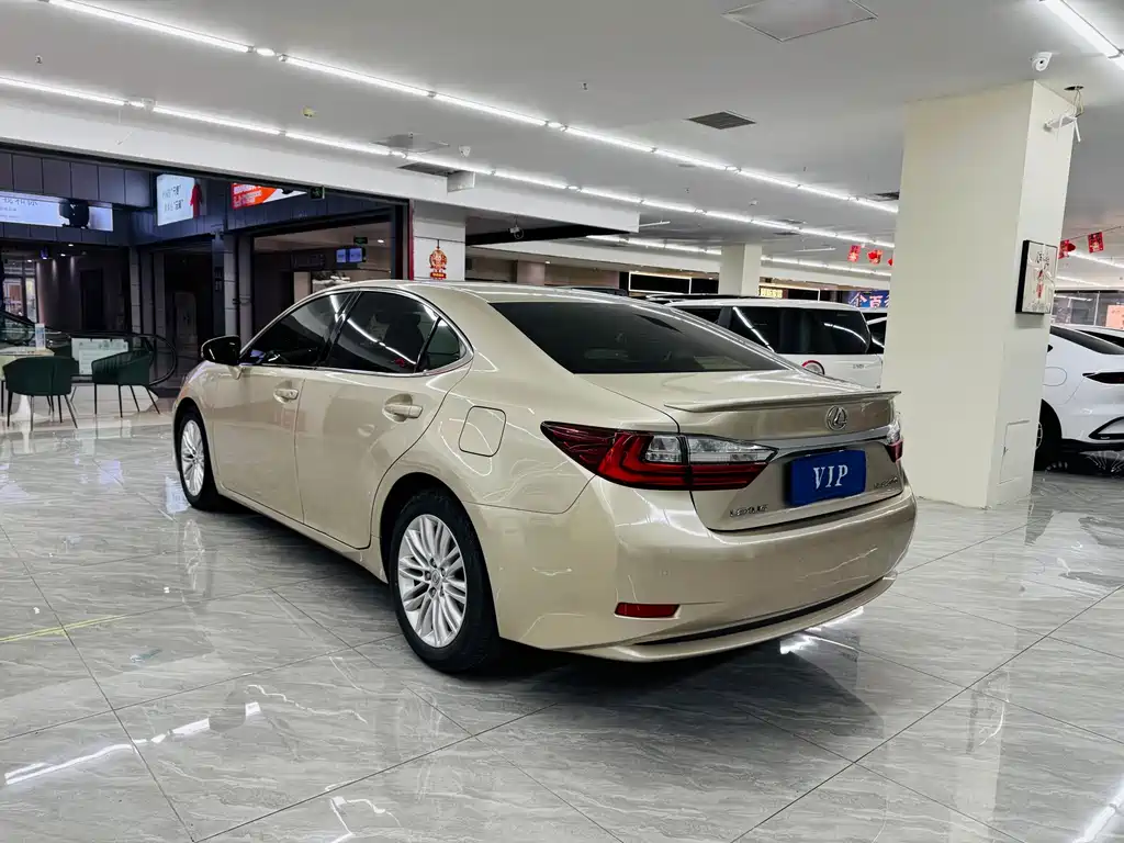 Lexus ES — миниатюра 6