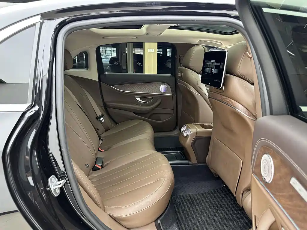 Mercedes-Benz E-Class — миниатюра 3