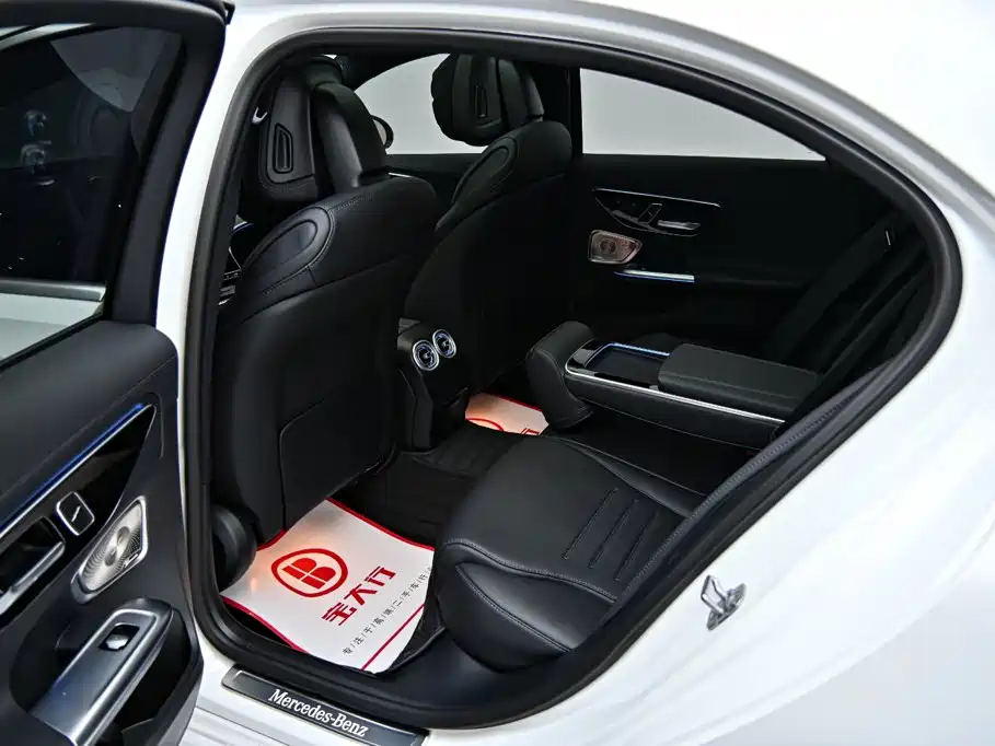Mercedes-Benz C-Class — миниатюра 13