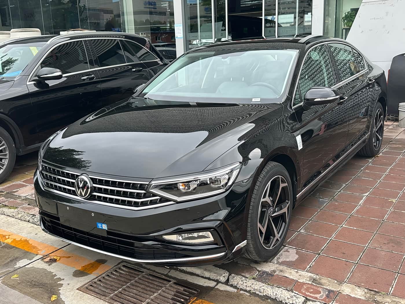 Volkswagen Magotan 1.4 л 2025 г. Чёрный, пробег 16000 км