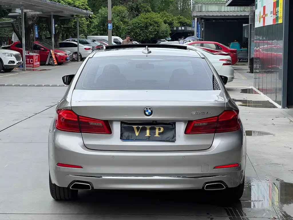BMW 5 Series — миниатюра 4