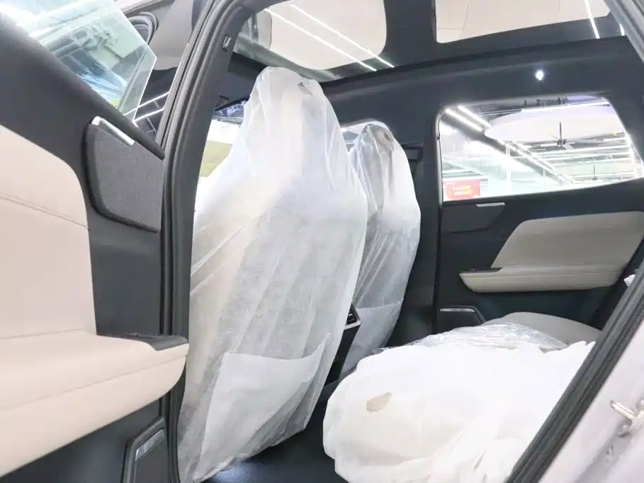 Volvo XC70 PHEV — миниатюра 23
