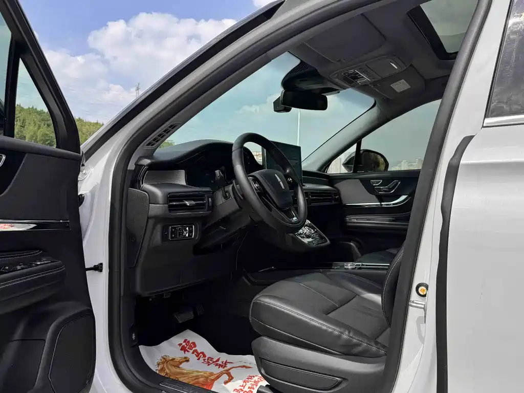 Lincoln Corsair — миниатюра 4
