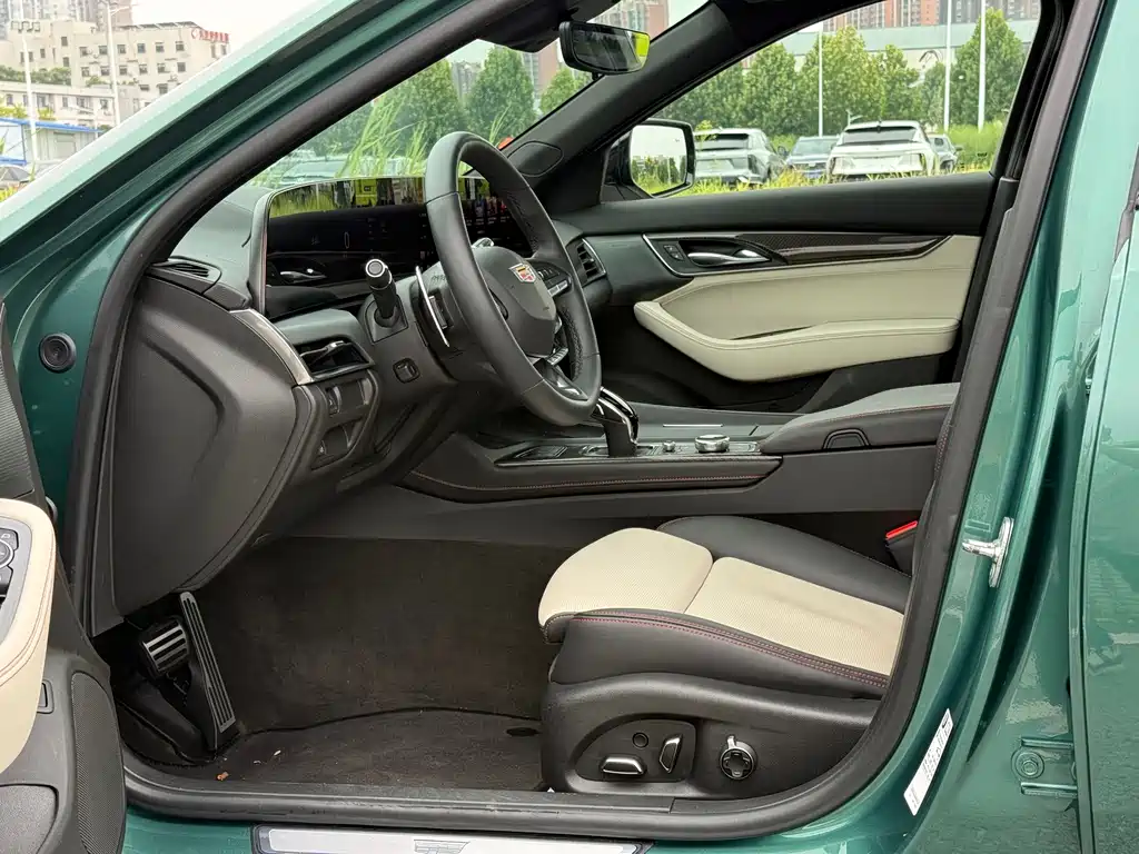 Cadillac CT5 — миниатюра 4