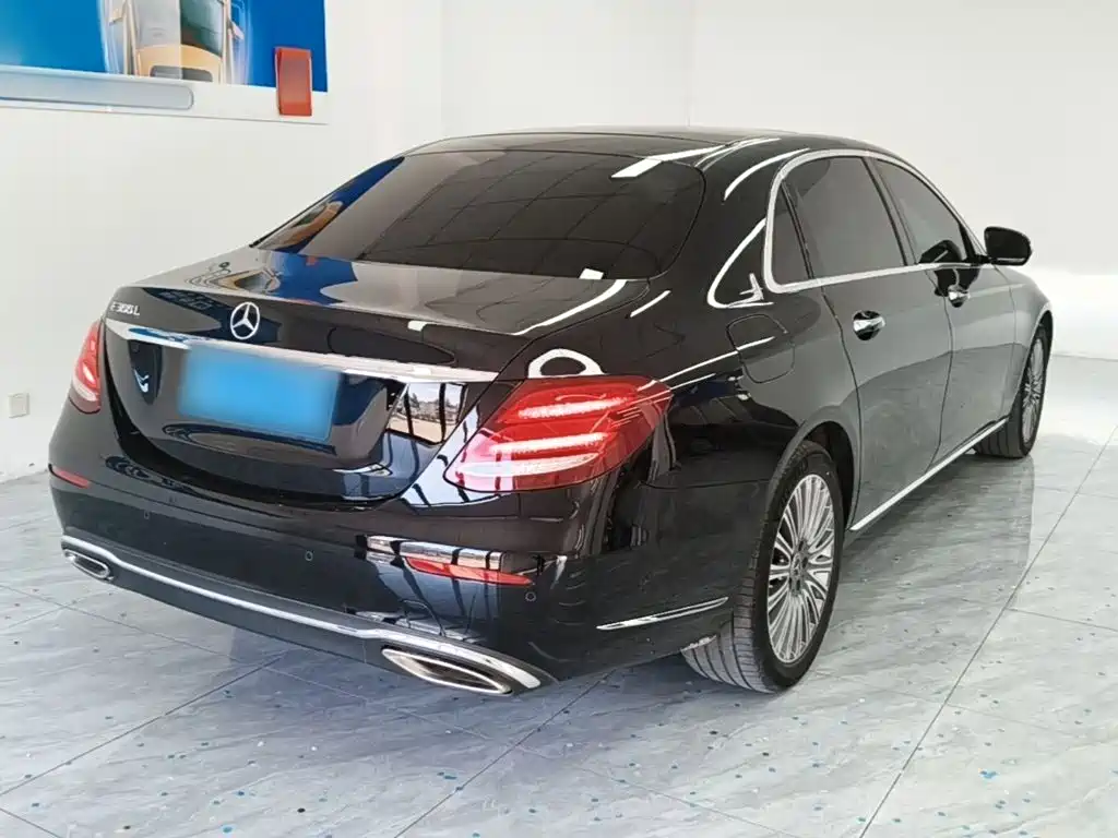 Mercedes-Benz E-Class — миниатюра 7