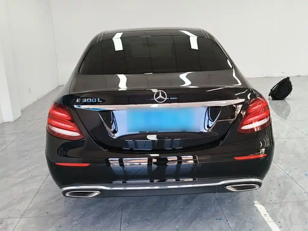 Mercedes-Benz E-Class — миниатюра 6