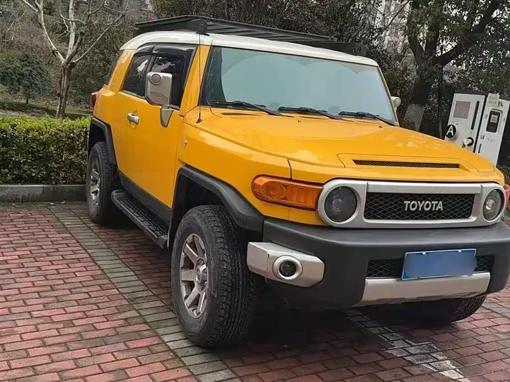 TOYOTA FJ COOL LUZE
