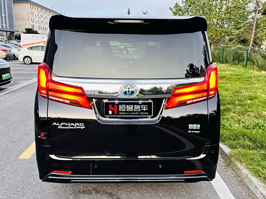 Toyota Alphard — миниатюра 18